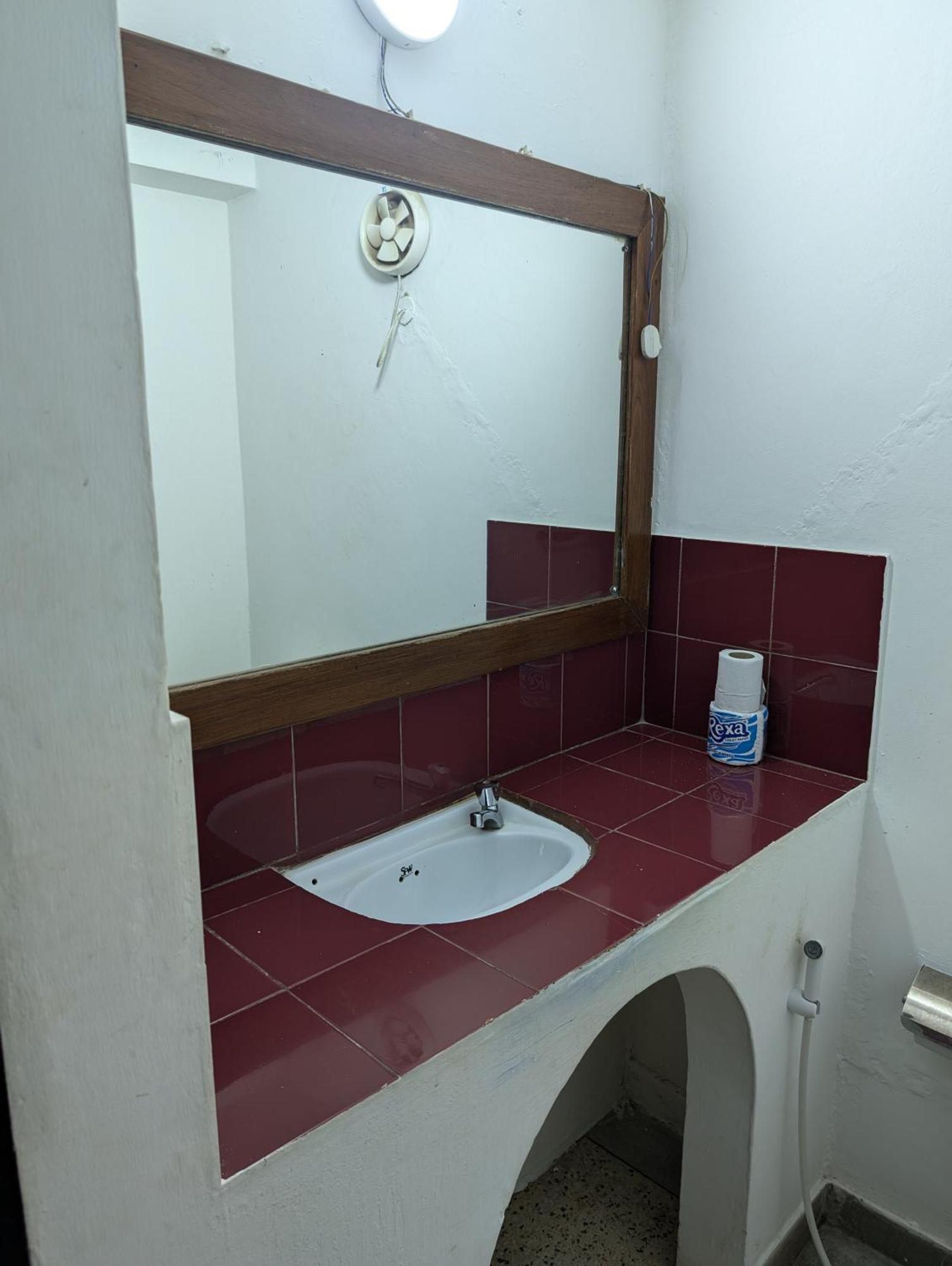 Q-Bar & Guesthouse Dar es Salaam Zewnętrze zdjęcie
