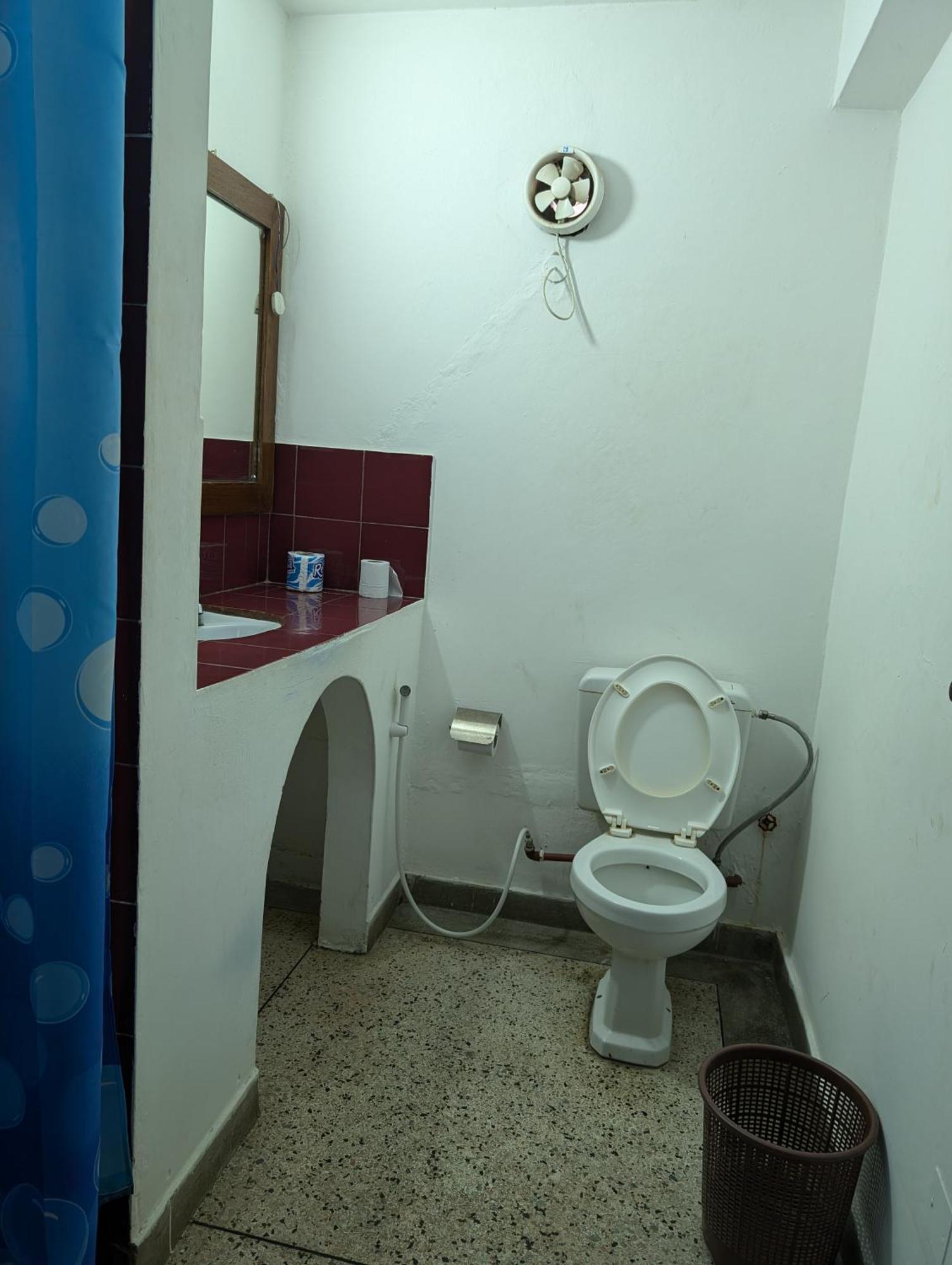 Q-Bar & Guesthouse Dar es Salaam Zewnętrze zdjęcie