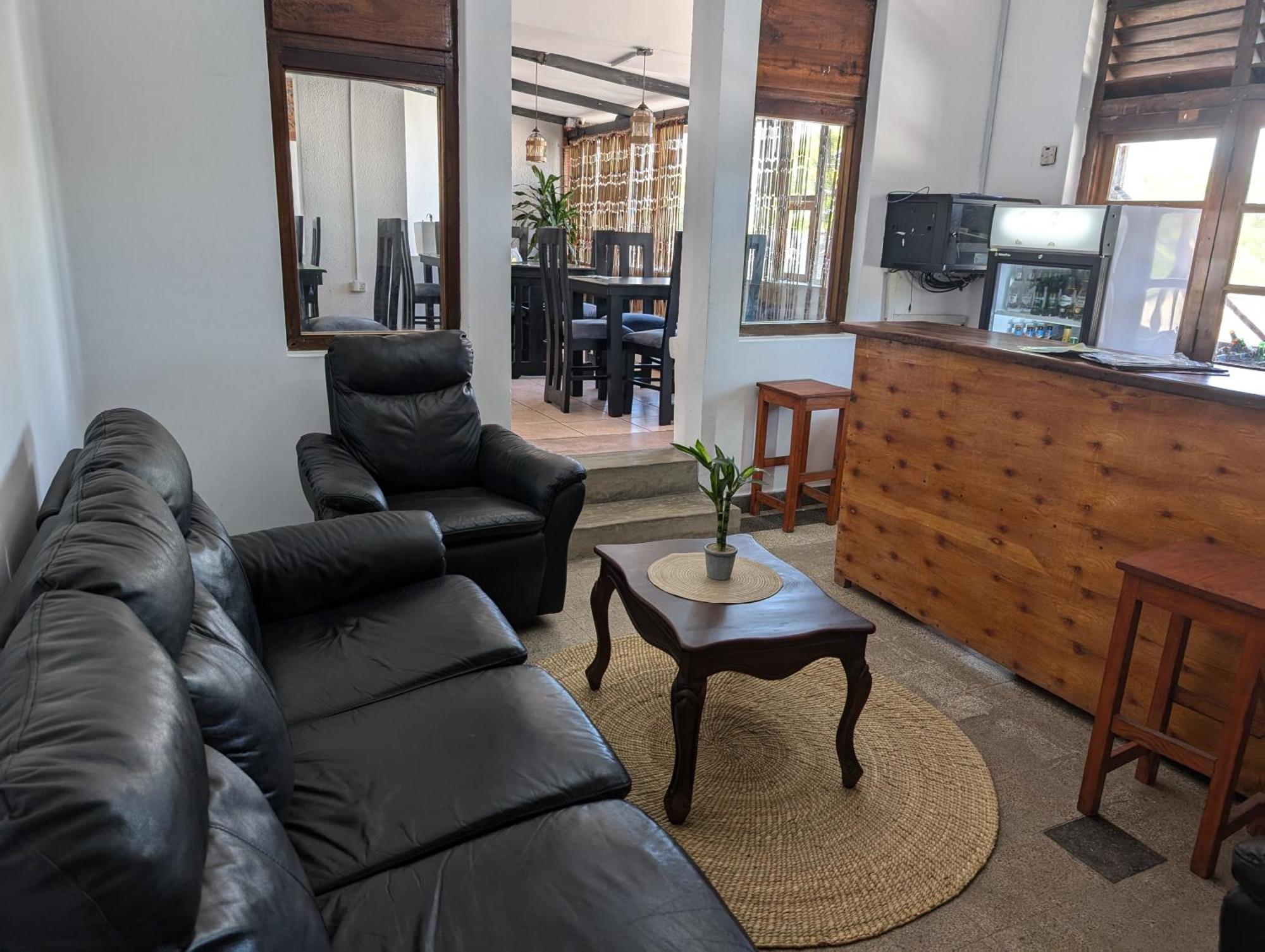 Q-Bar & Guesthouse Dar es Salaam Zewnętrze zdjęcie