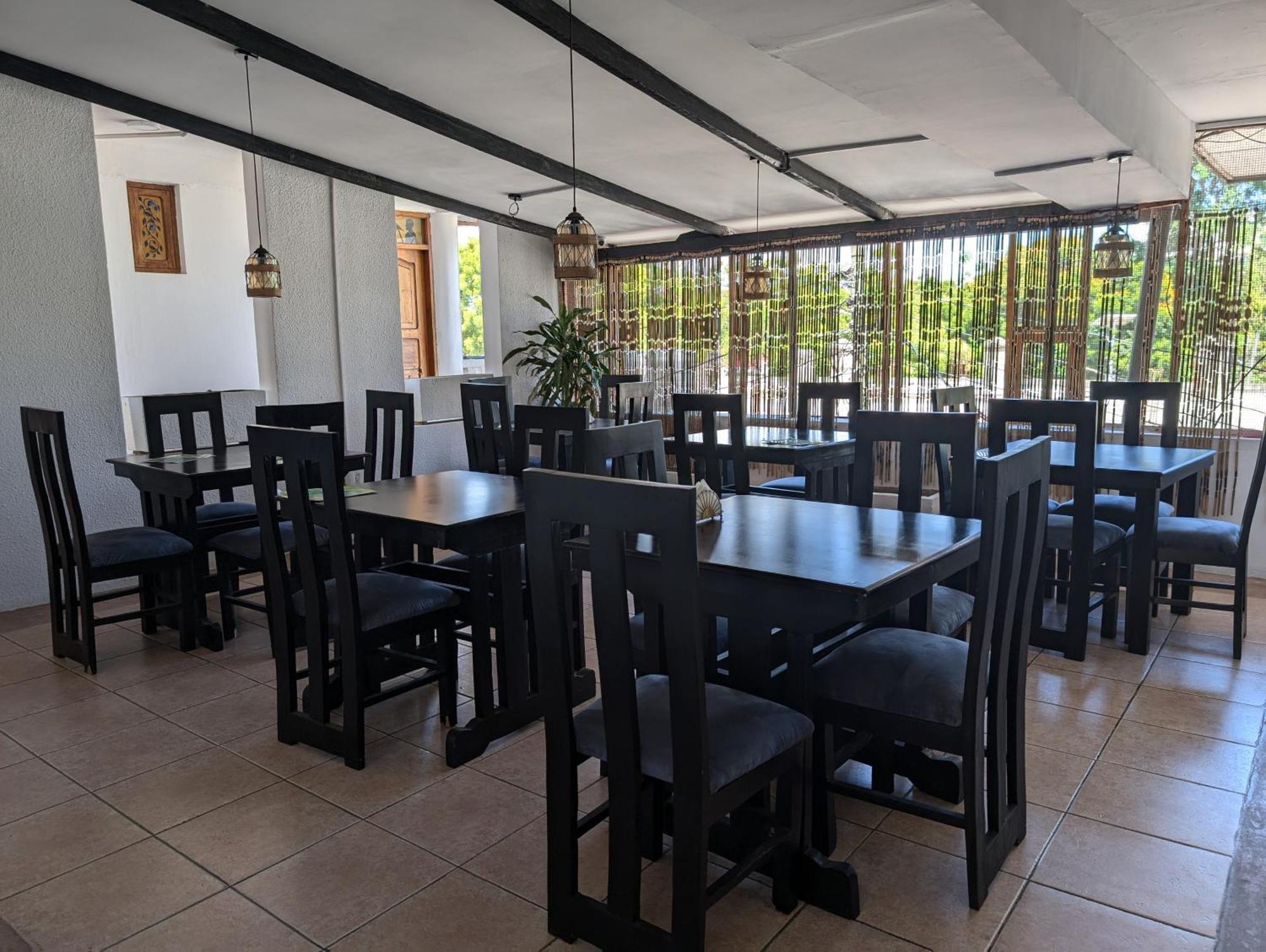 Q-Bar & Guesthouse Dar es Salaam Zewnętrze zdjęcie